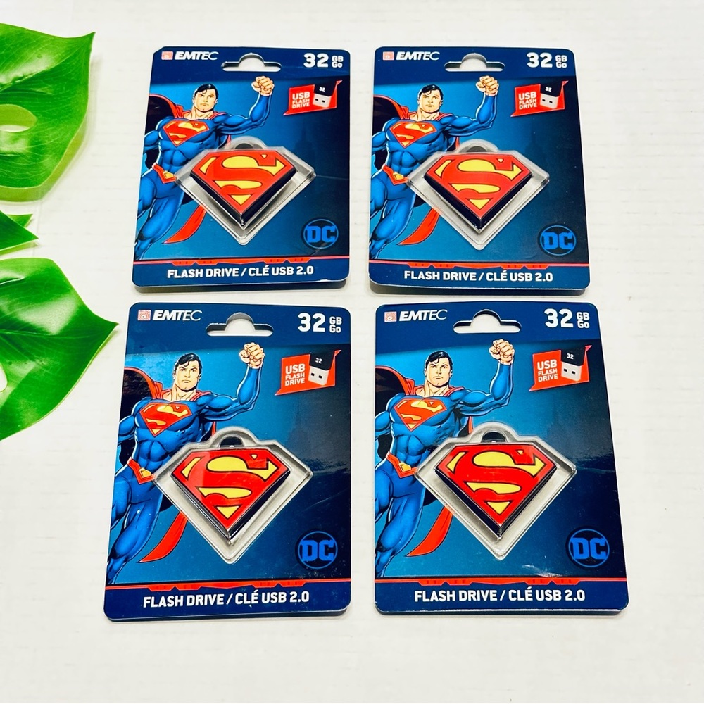 Superman 32GB Flash Drive Keychain Emtec DC Comics  Lot NEW